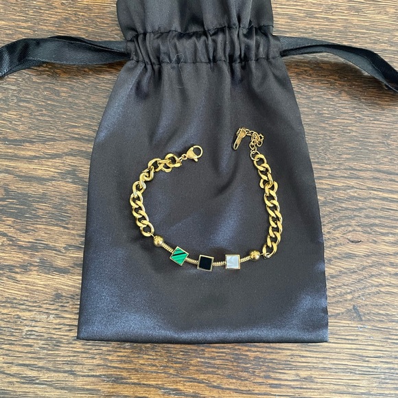 🎉🌺✨NWOT Gorgeous 18K Gold Plated Bracelet with cubes - Picture 3 of 4